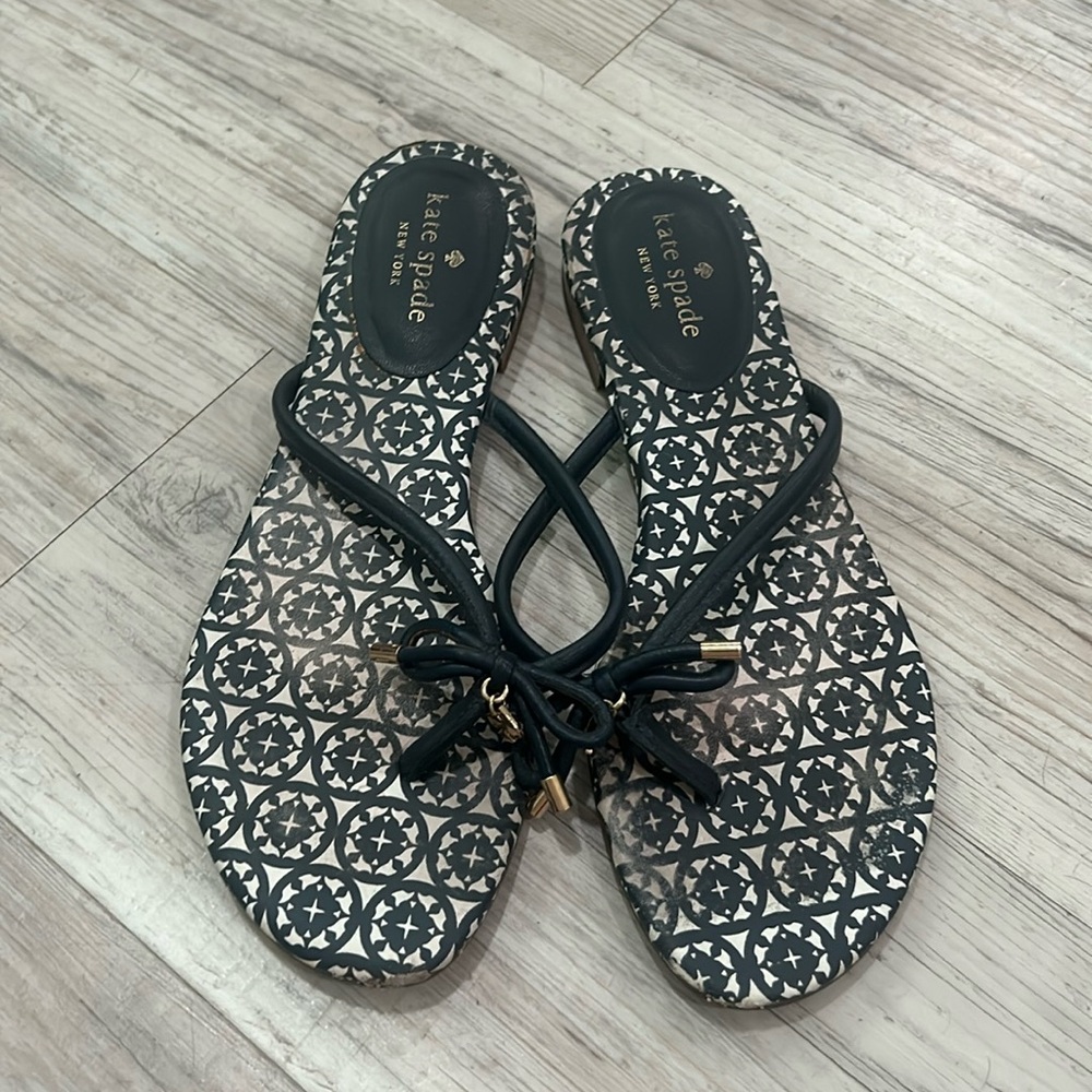 Kate spade black and white flip-flops